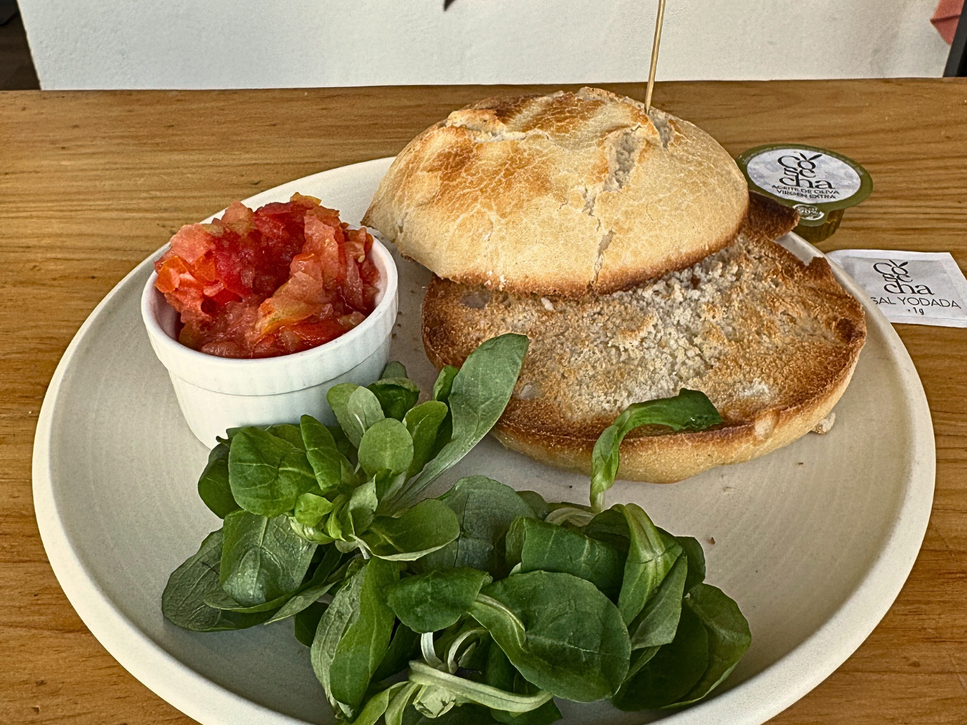 Mollete con tomate